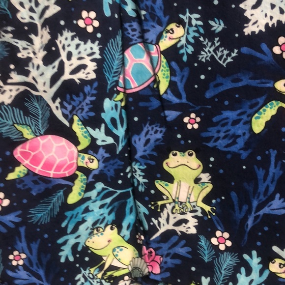 Blue Cherokee scrub top extra small pockets euc - Picture 10 of 10